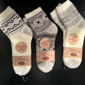 Clear Creek Cabin Socks Women's Shoe Size 5-9. Aloe Vera Infused.